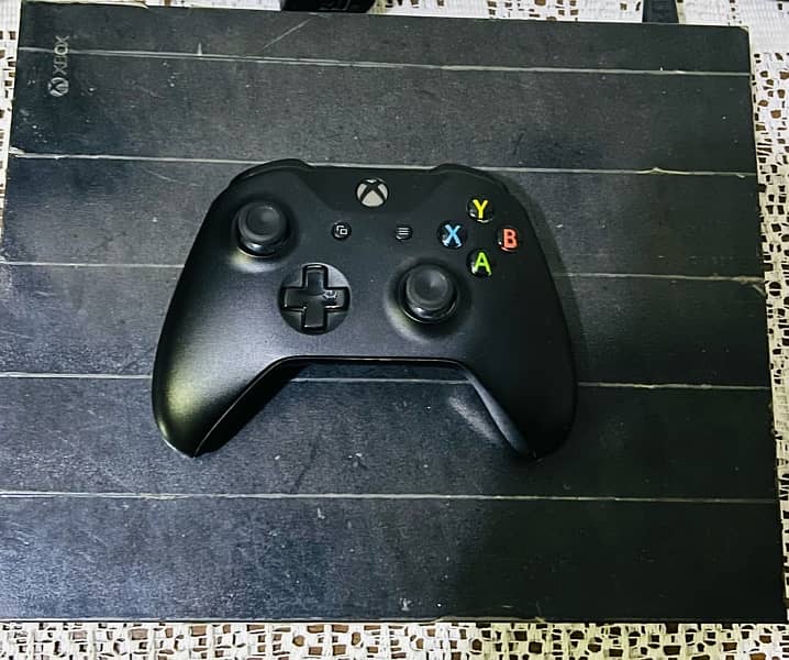 xbox one X 1 TB 1