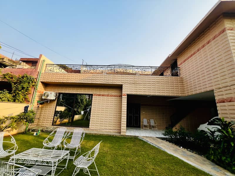 23 MARLA Beautiful HOUSE for Sale in Gulberg 2 3