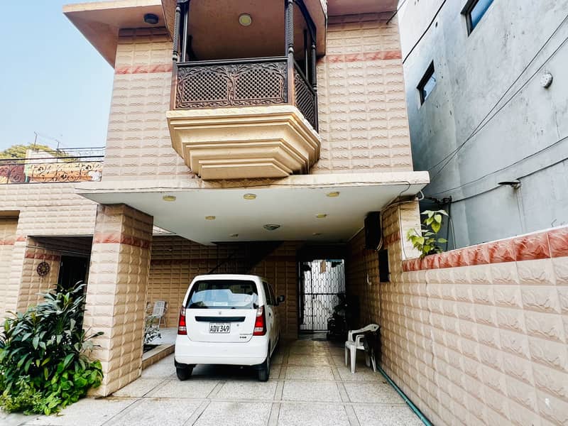 23 MARLA Beautiful HOUSE for Sale in Gulberg 2 6