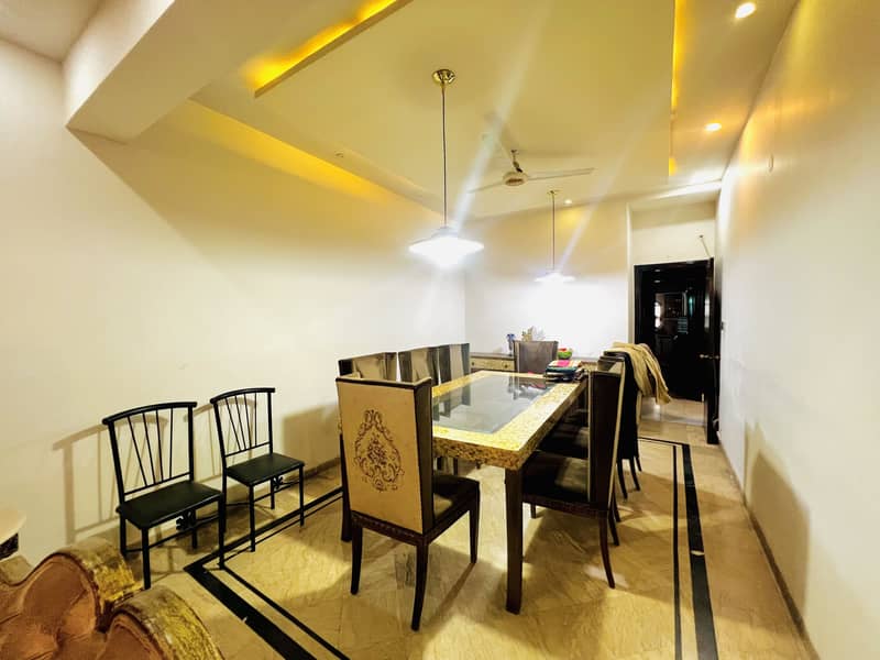 23 MARLA Beautiful HOUSE for Sale in Gulberg 2 12