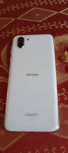 Aquos R2