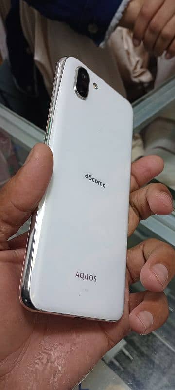 Aquos R2 1