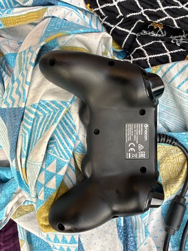 wired controller nacon company in 10/10 condition for ps4 1