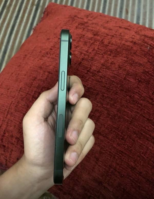 iphone 13 10/10 condition battery health 89 jv alpine green color 5