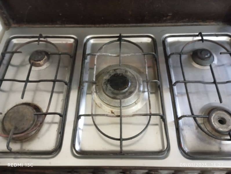 Cooking Range in good condition. . . Ph#03206076037 1