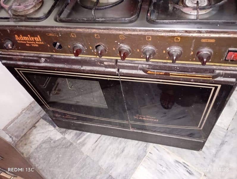 Cooking Range in good condition. . . Ph#03206076037 2