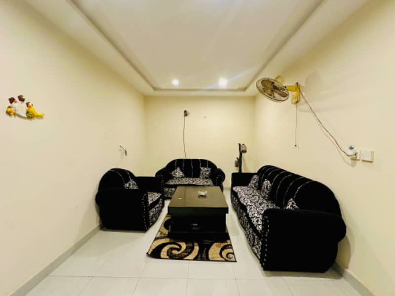 Furnish luxury Aparment per day weekly available for rent behria town lahore 4