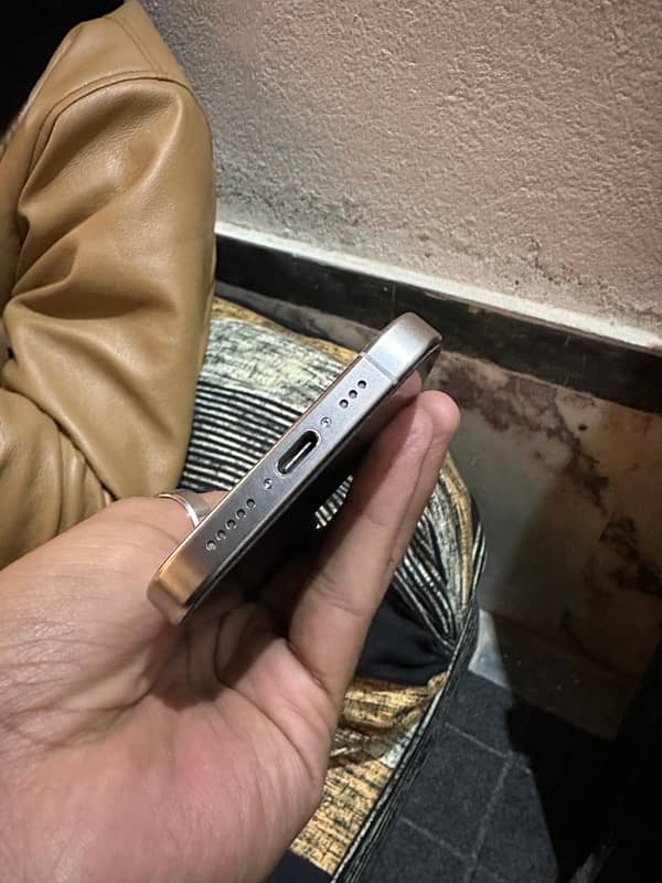 IPHONE 15 Pro New condition 5