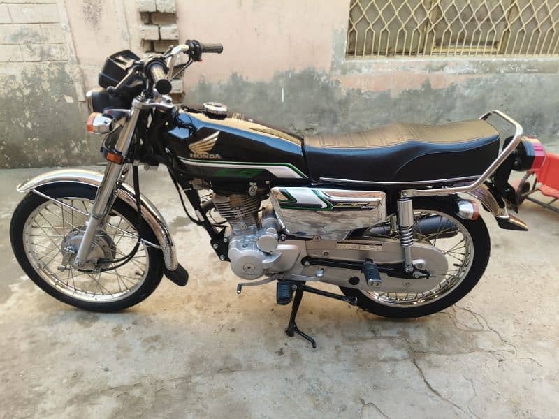 Self Start 125 2023 model 10/10 condition For Sale. 2