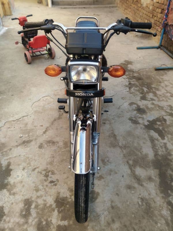 Self Start 125 2023 model 10/10 condition For Sale. 9