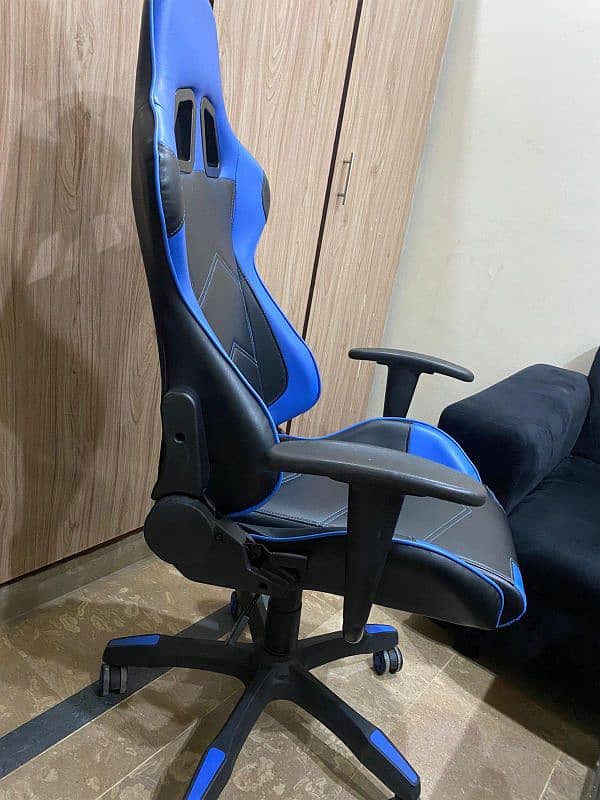 Razor Gaming Chair 1