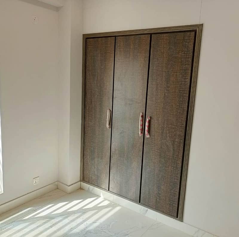 FOR RENT - 3 BEDDD BRAND NEW FLAT (WEST OPEN-CORNER) AVAILABLE IN METROPOLIS RESIDENCY, MAIN JINNAH AVENUE NEAR BLOCK-7 & BLOCK-8 GULISTAN E JAUHAR KARACHI 16