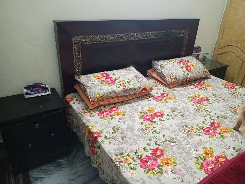 Dark brown wooden bed set with side tables for sale 2