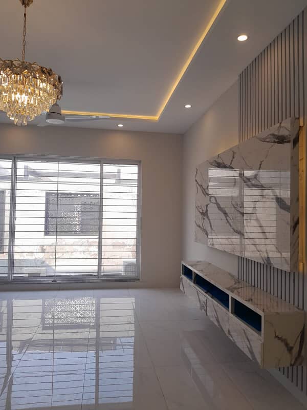 1 Kanal Brand- New Upper Portion with separate entrance for Rent in Phase 6, DHA Lahore 5