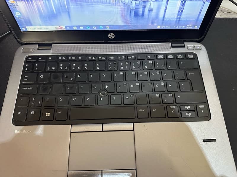 HP EliteBook 8