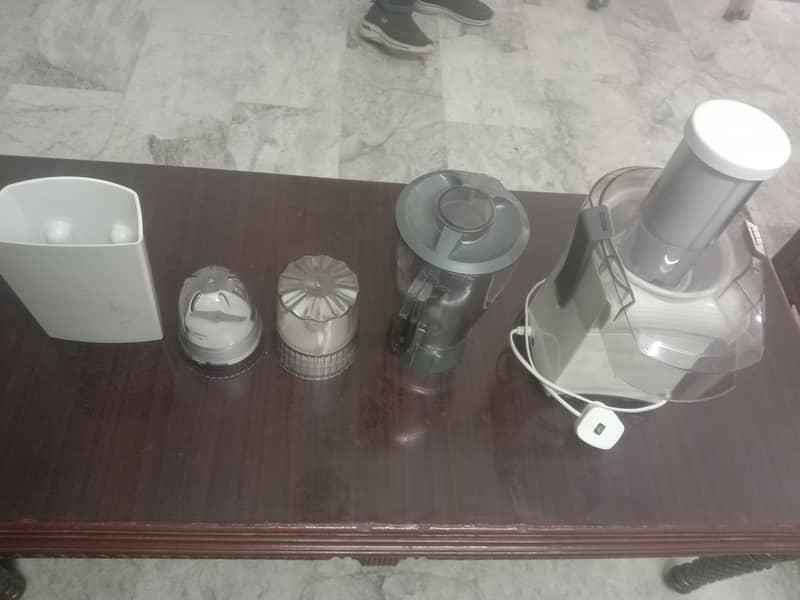 Black & Decker 4-In-1 Juicer, Blender, Grinder & Mincer 2