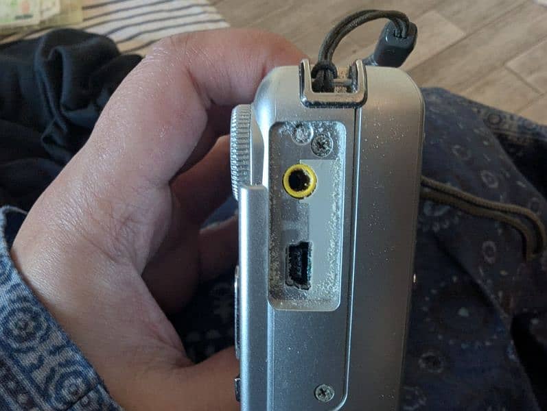 Olympus Camera silver, no wire or charging 0