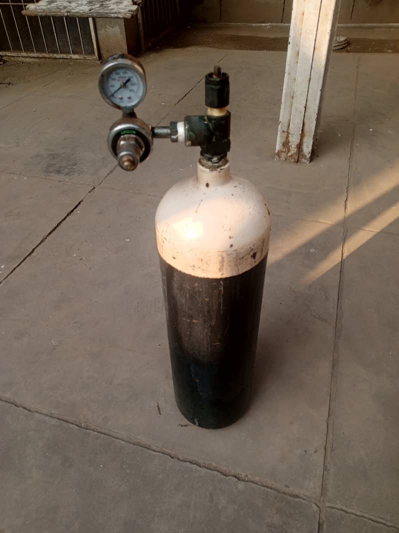 Oxygen cylinder with regulator for sale 4