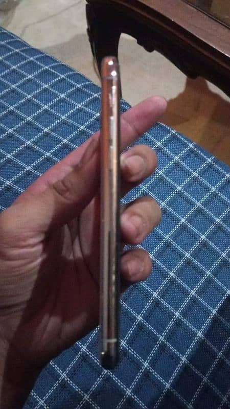 iphone 11 pro ,number  03142082890 2