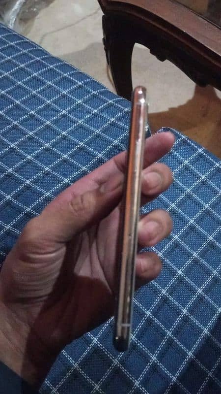 iphone 11 pro ,number  03142082890 3