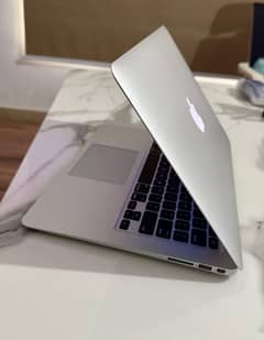 Macbook Air (13-inch, 2017)