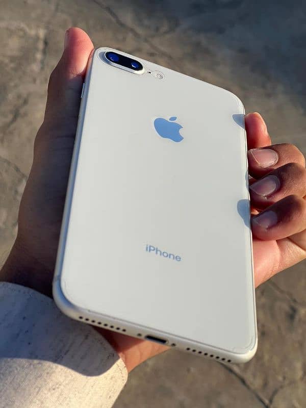 I PHONE 8 PLUS HY . 256 GB MEMORY HY . WHITE COLOUR HY . VIP SET HY . 2