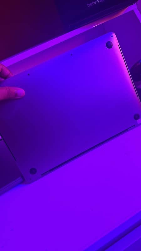 MacBook Pro 2018 Tuch bar like new with original charger 1