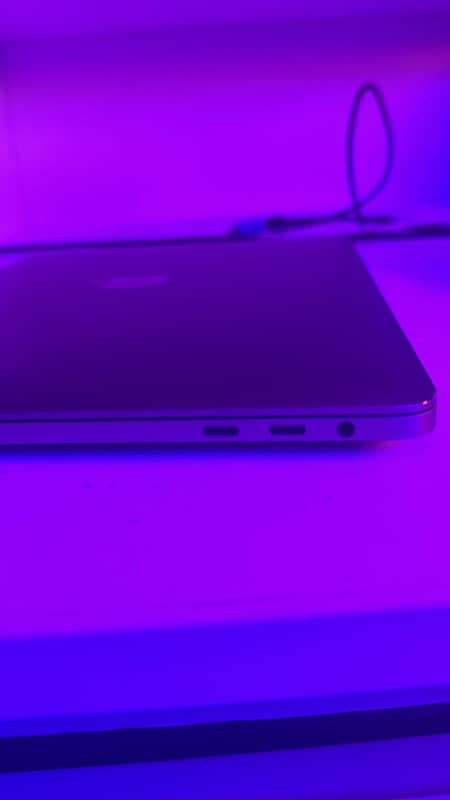 MacBook Pro 2018 Tuch bar like new with original charger 6