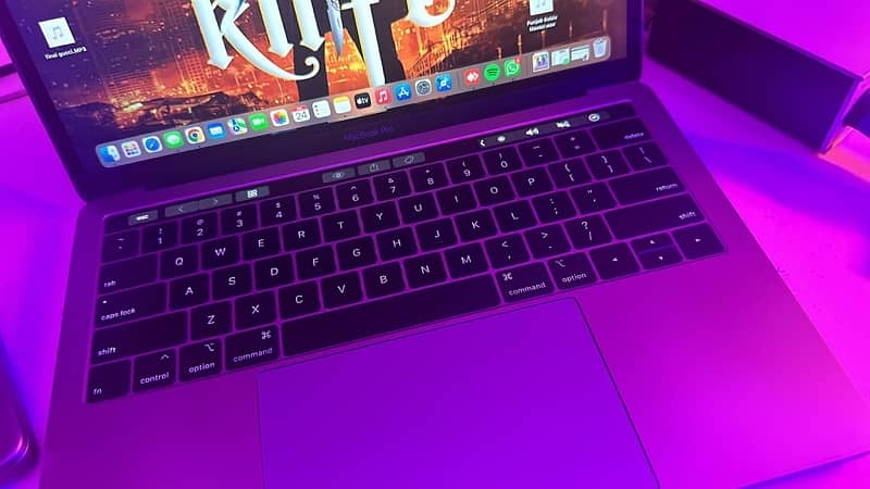 MacBook Pro 2018 Tuch bar like new with original charger 7