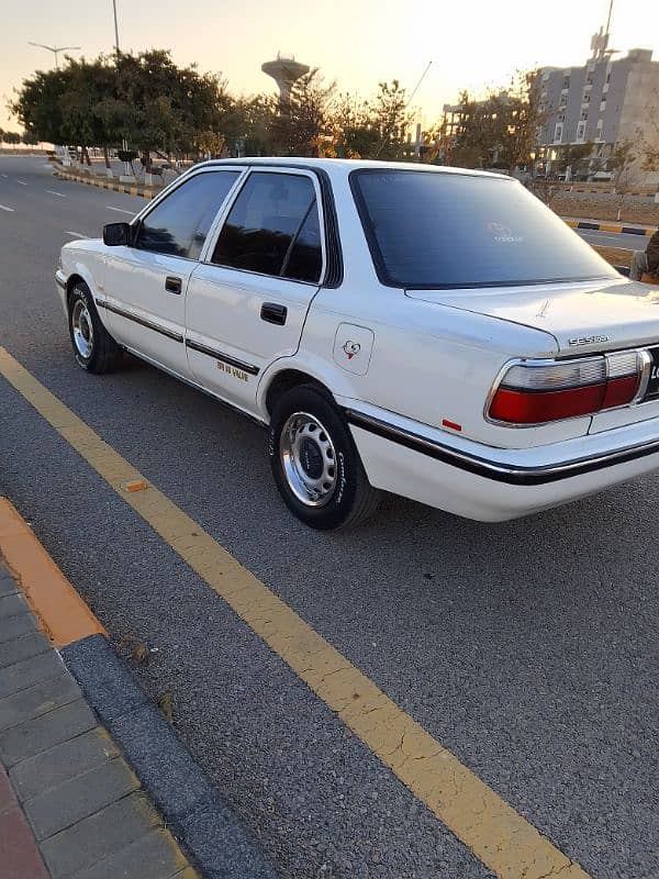 Toyota Corolla  1988 4