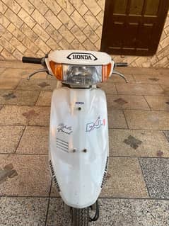 Honda 2 strock scooter 50cc self start