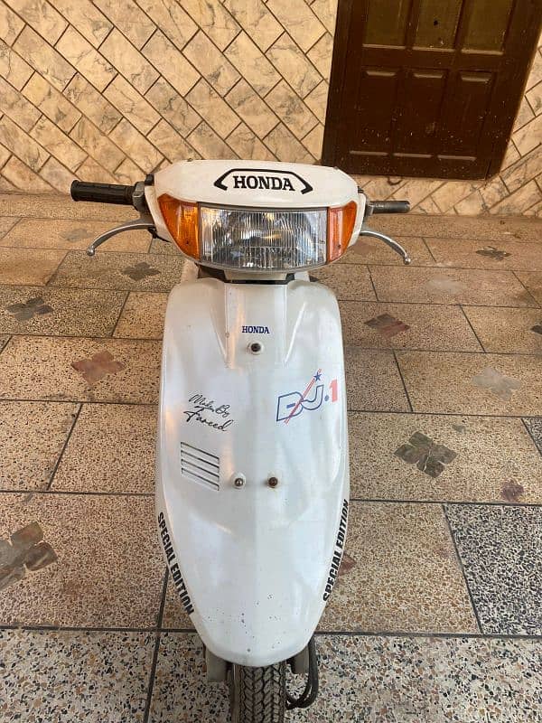 Honda 2 strock scooter 50cc self start 0