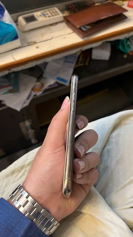 iphone 11 pro back broken health 79 panel change but original 64 gb 2