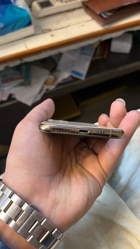 iphone 11 pro back broken health 79 panel change but original 64 gb 3