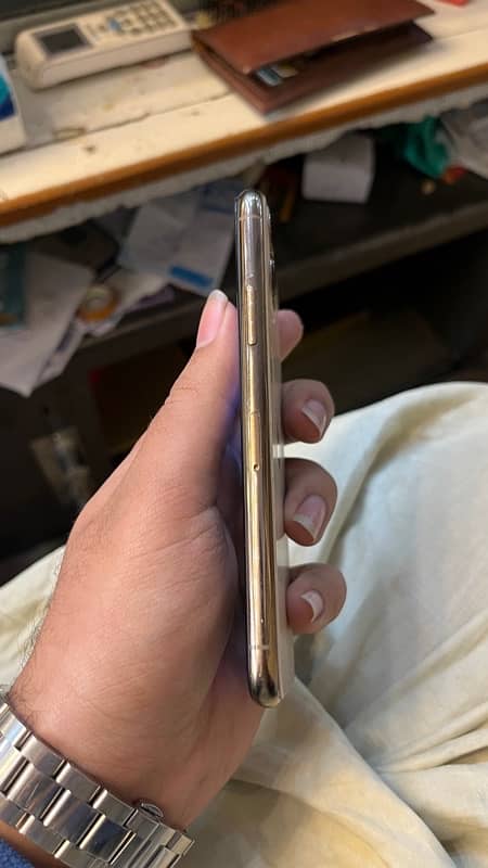 iphone 11 pro back broken health 79 panel change but original 64 gb 5