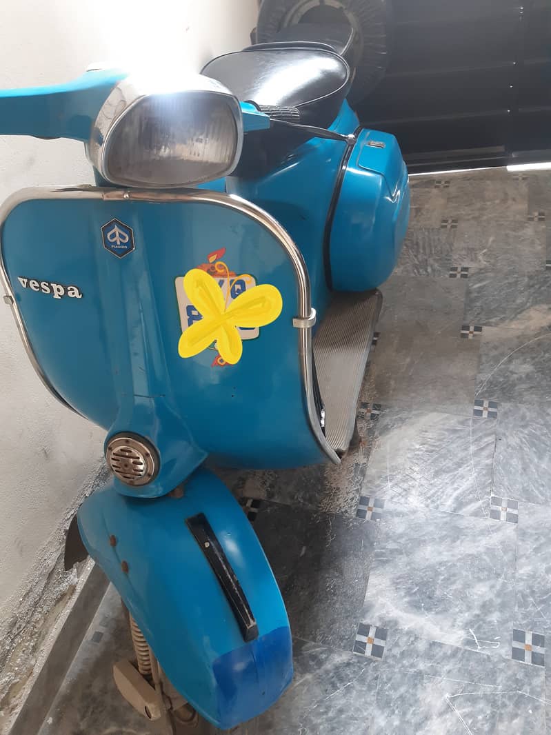 Vespa 1978 antique model 1