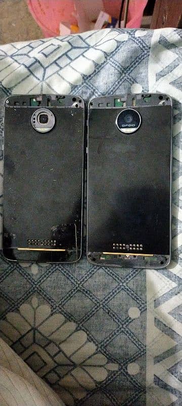 2 piece Motorola 2 force xt 1650-02 for parts 1