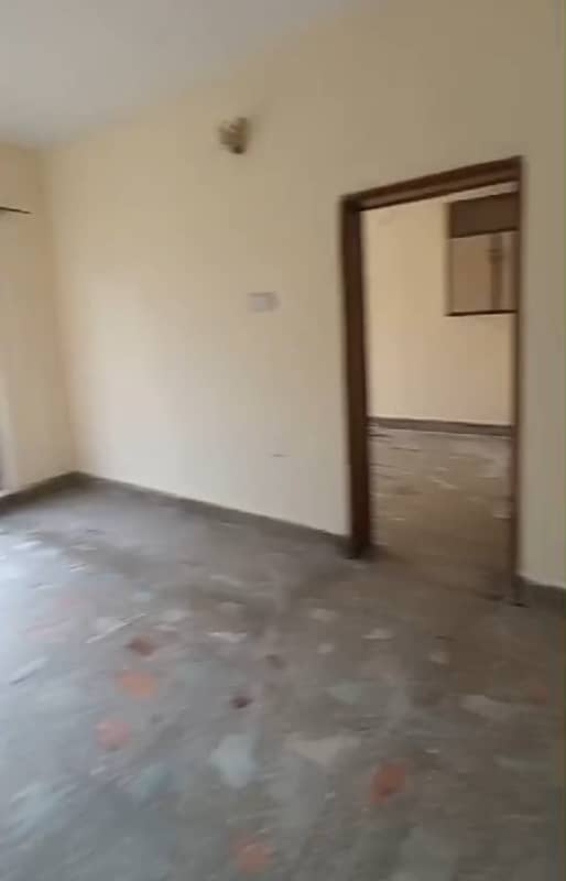 Allama Iqbal Town 10 Marla Upper Portion For Rent 0