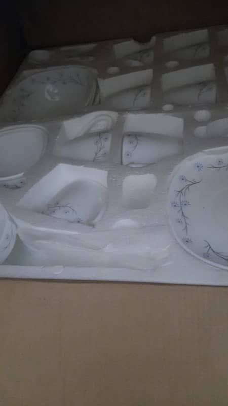 72Pcs Dinner Set NEW (never used) 2