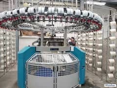 Circular knitting machine operator