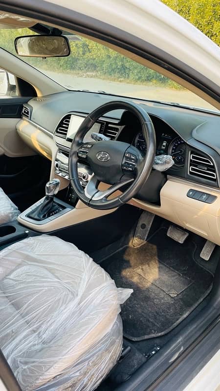 Hyundai Elantra 2022 4