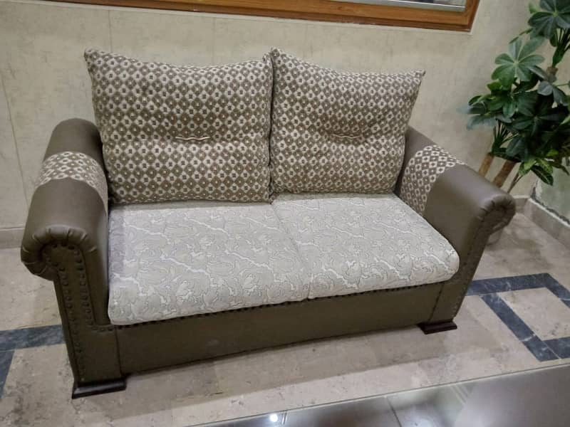 5 seater rexine sofa 1