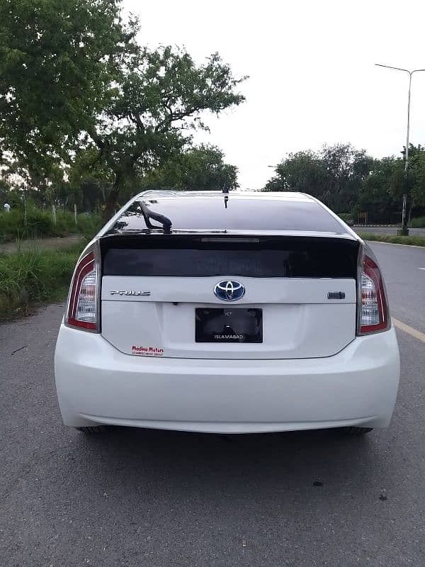 Toyota Prius 2015 1