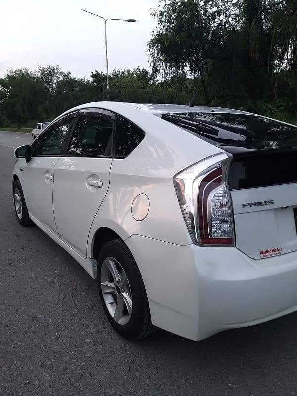 Toyota Prius 2015 3