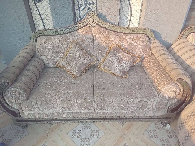 sofa set in okay condition 1