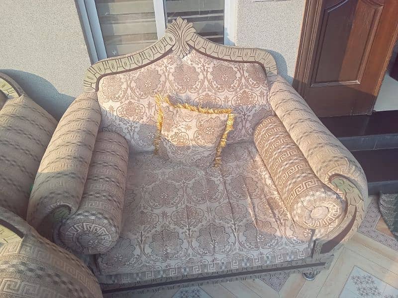 sofa set in okay condition 2