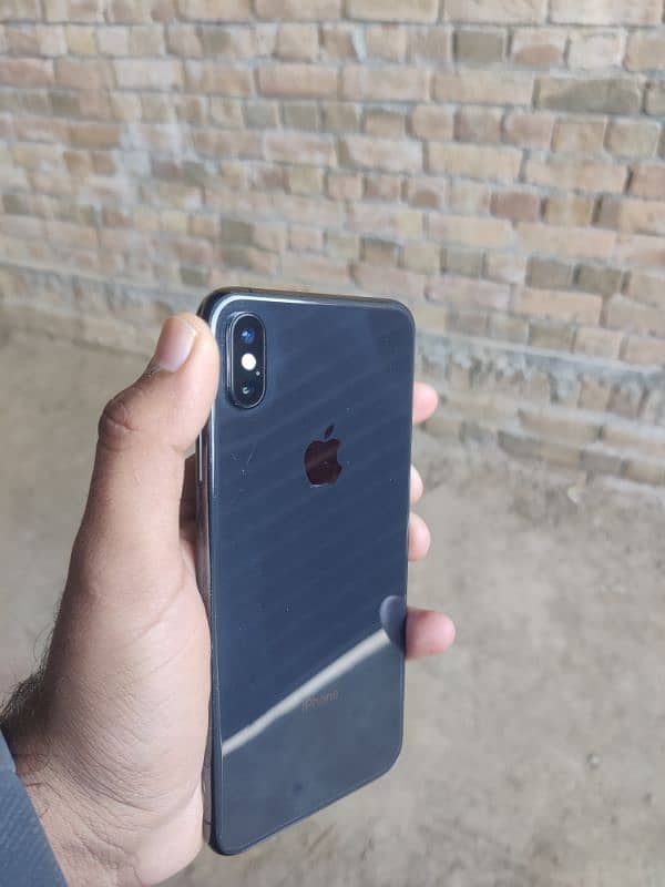 i phone X's maxx 1