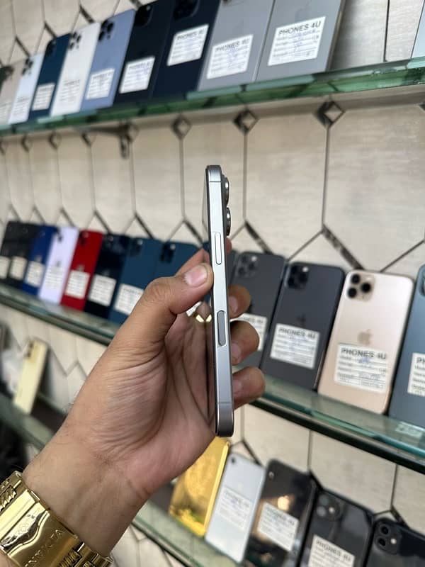 I phone 16 pro jv 128gb Natural titanium 7