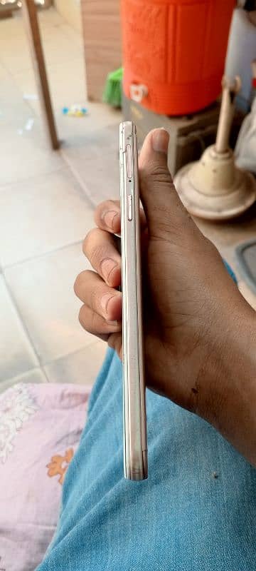 oppo f1s 8\10 condition pta approved 4