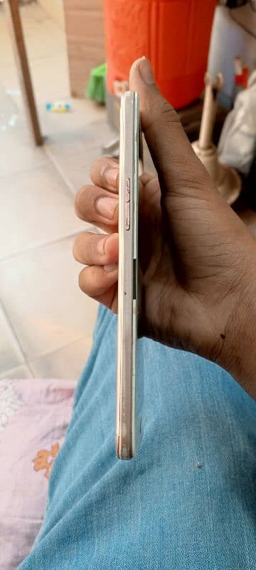 oppo f1s 8\10 condition pta approved 5